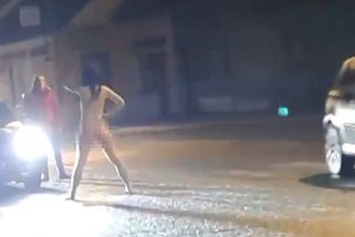 Pokračování případu nahé ženy z Ivančic. Nové záběry ukazují, jak vyprovokovala potyčku s policisty